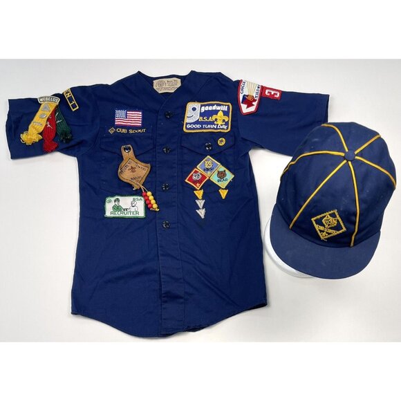 VTG 1970s CUB SCOUTS Youth S Official Shirt & Cap + 14 Patches 11 Pins & Ribbons - Picture 1 of 16